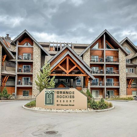Mountain Fun - With Open Pool And Hot Tub Apartment Canmore Exterior foto